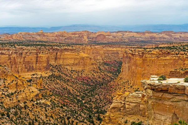 Bulutlu Bir Günde Renkli Kanyon — Stok fotoğraf