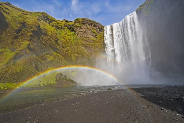 Full Rainbow in the Mist of Colorful Waterfall — Stock Photo, Image