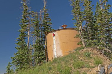 Parktaki Yüksek Nokta 'da Su Depolama Tankı