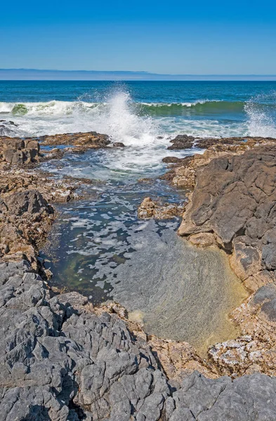 Crashing Waves Rocky Coast Strawberry Hill Beach Oregon — Stock Photo, Image