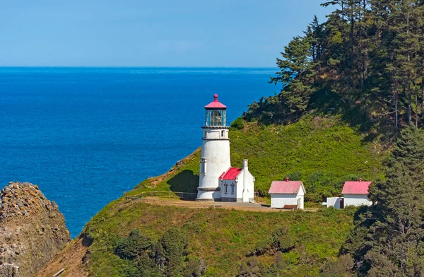 オレゴン州フィレンツェ近くの太平洋岸のヘータ灯台 — ストック写真