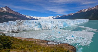 Arjantin 'deki Los Glaciares Ulusal Parkı' ndaki Perito Moreno Buzulu 'nun Panoramik Manzarası