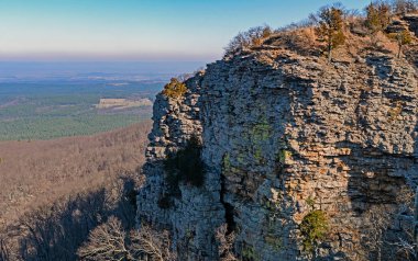 Arkansas 'ta Mount Magazine High Ovası' nın dramatik uçurumları