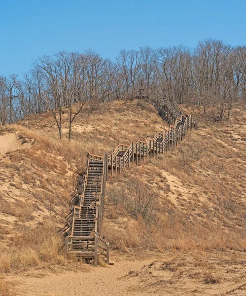 インディアナ州の砂丘国立公園のトップへの階段 — ストック写真