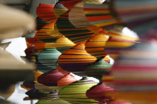 Ahşap çubuklu renkli spiraller