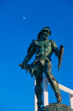 Moskova, Rusya - 23, 2018: 25 metre gladyatör maskot anıt giriş FIFA 2018 Dünya Kupası Arjantin-İzlanda (16 Haziran) ve Sırbistan-Brezilya (27 Haziran maçlar ev sahipliği yapan Spartak Stadyumu yakınındaki Mayıs).