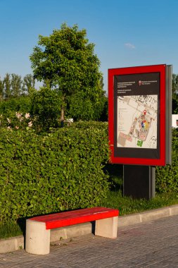 Moskova, Rusya - 23 Mayıs 2018: Billboard seyirci FIFA 2018 Dünya Kupası Arjantin-İzlanda (16 Haziran) ve Sırbistan-Brezilya (27 Haziran maçlar ev sahipliği yapan Spartak stadium yakınındaki hareketinin şemalı)