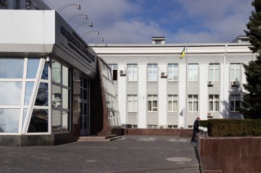 Dnipro, Ukrayna - 1 Kasım 2018: Dnepropetrovsk bölgedeki Ulusal polis ana bölümü bina girişine.