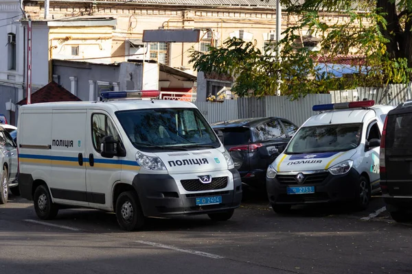 Dnipro Ucrania Noviembre 2018 Furgonetas Policía Estacionadas Calle Frente Edificio — Foto de Stock