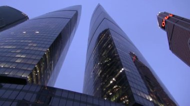 Moskova 'daki Federasyon Kulesi gökdelenlerinin manzarası. Moskova Uluslararası İş Merkezi 'nin (MIBC) 13. parkına inşa edilmiş iki gökdelenden oluşan bir kompleks.)