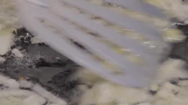 Κοντινής Φέτες Ψιλοκομμένο Λευκό Κρεμμύδι Ψήσιμο Στο Βράσιμο Λαχανικών Ηλιέλαιο — Αρχείο Βίντεο