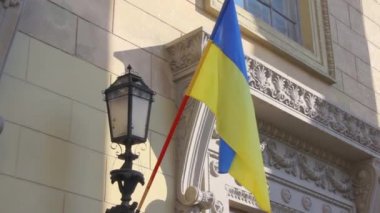 Ukrayna ulusal bayrak giriş tasa