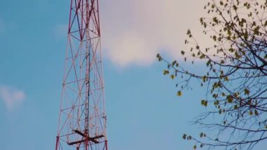 Vhf ve Uhf ekipmanları ile çok yüksek radyo kulesi