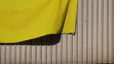 Ukrayna Ulusal bayrağı dairenin balkonuna asıldı