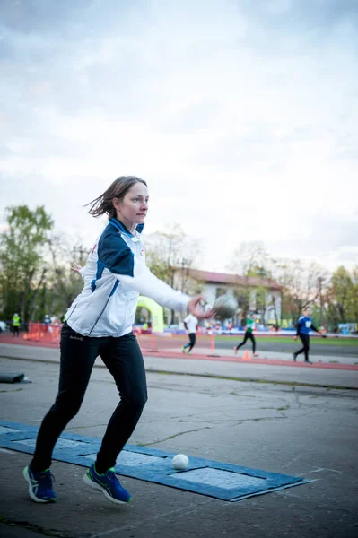 Μόσχα Ρωσία Μαΐου 2017 Ρωσίδα Αθλήτρια Ekaterina Erasova Ρίχνει Μια — Φωτογραφία Αρχείου