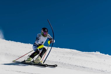 Gudauri, Gürcistan - 28 Mart 2015: Gürcü kayakçı Gürcistan slalom şampiyonu gerçekleştirir