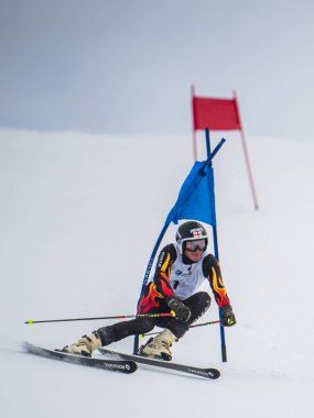 Gudauri, Gürcistan - 28 Mart 2015: Gürcü kayakçı Gürcü büyük slalom şampiyonu gerçekleştirir