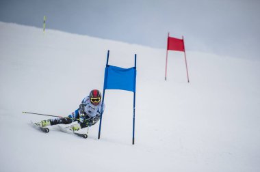 Gudauri, Gürcistan - 28 Mart 2015: Gürcü kayakçı Gürcü büyük slalom şampiyonu gerçekleştirir