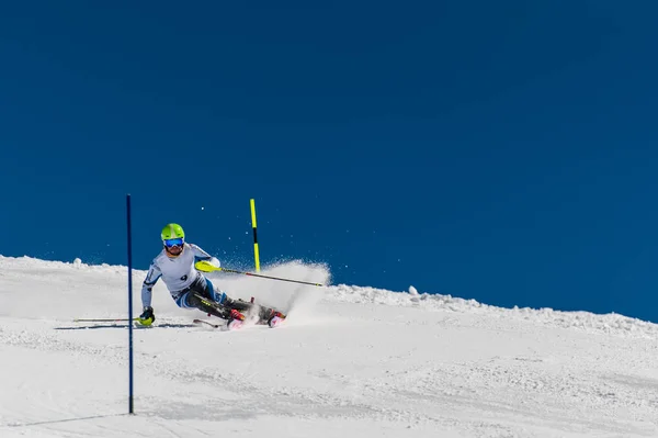 GUDAURI, GEORGIA - MARCH 28, 2015: Georgian skier performs at slalom champion of Georgia — Stock Photo, Image