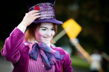 Moscow, Rusya Federasyonu - 30 Ağustos 2013: Kız bir hava uçurtma başlattı