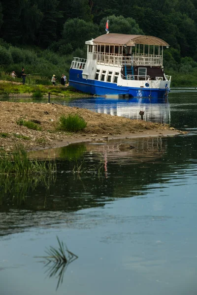 Vieux Navire Amarré Sur Rive Rivière Oka — Photo