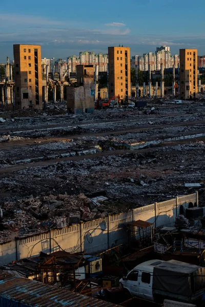 Moskou, Rusland -, 5 augustus 2018: De ruïne van de voormalige Zil plant die geproduceerd koelkasten en auto 's — Stockfoto