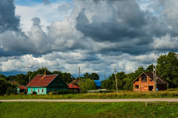 Σπίτια στο το παλιό χωριό του Koporye, Leningradskaya Oblast, Ρωσία — Φωτογραφία Αρχείου