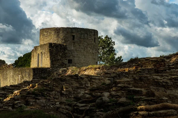 Medieval fortress of XIII century in Koporye, Leningradskaya Oblast, Russia — Stock Photo, Image