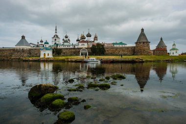 Solovki, Cumhuriyeti, Karelya, Rusya Federasyonu - 14 Ağustos 2018: Yaz günü Solovki Manastırı