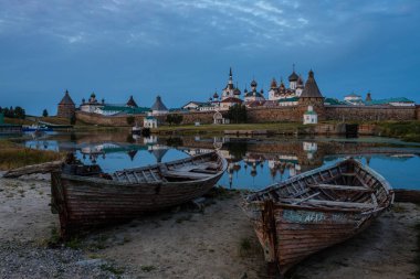 Yaz günü güzel Rus Solovki Manastırı.