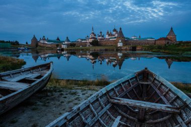 Yaz günü güzel Rus Solovki Manastırı.
