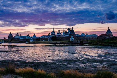 Yaz günü güzel Rus Solovki Manastırı.