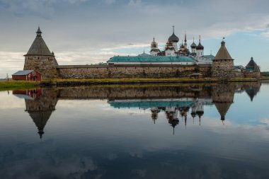 Yaz günü güzel Rus Solovki Manastırı.