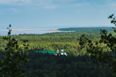 Savvatiy hermitage gelen kutsal yükseliş Skete Solovki tepede Sekirnaya ile görüntüleyin.