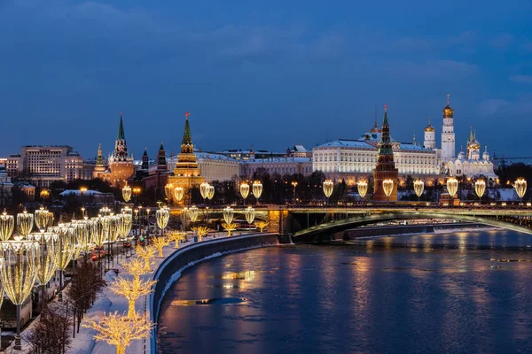 Pohled Řeky Moskvy Kreml Nábřeží Noci Dvojramenný Most — Stock fotografie