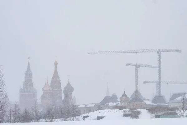 Karla Kaplı Kremlin Park Zaryadye Görünümünü — Stok fotoğraf