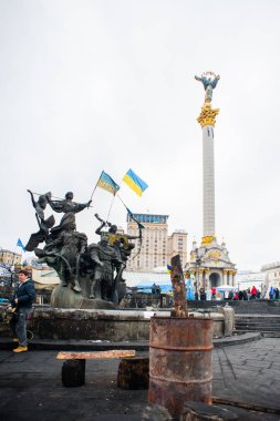 KIEV - 27 FEBRUARY: Ukrayna 'nın Ukrayna' nın Kiev kentinde 27 Şubat 2014 'te AB ile görüşmeleri askıya alması sonrasında Meydan Nezalezhnosti Meydanı' nda halk protesto gösterisi.