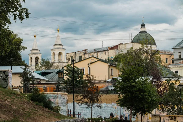 МОСКВА, РОССИЯ - 7 ИЮЛЯ 2019 года: Посмотреть дома в Москве-Сити в России — стоковое фото