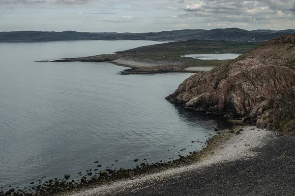 Paisaje de verano de la tundra polar verde en las inmediaciones Teriberka —  Fotos de Stock