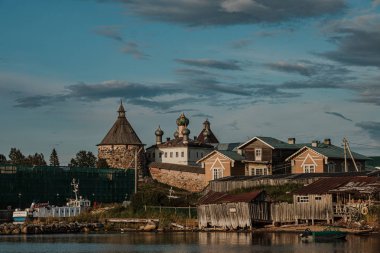 Yaz günü güzel Rus Solovki Manastırı.
