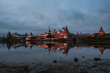Yaz günü güzel Rus Solovki Manastırı.