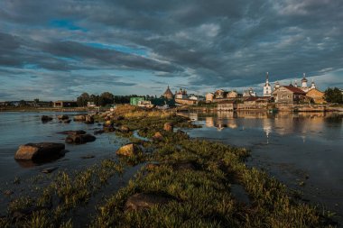 Yaz günü güzel Rus Solovki Manastırı.