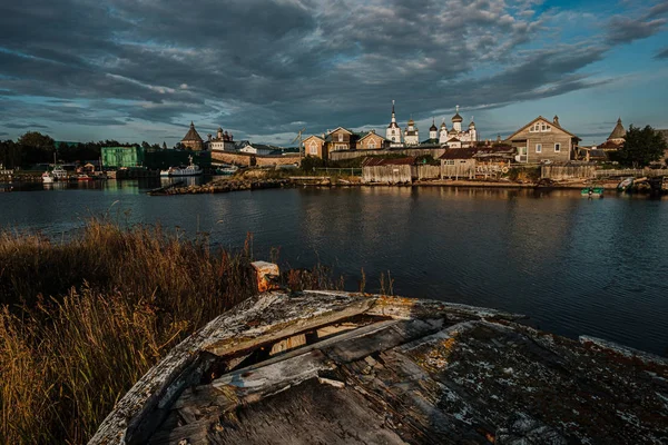 Yaz günü güzel Rus Solovki Manastırı.