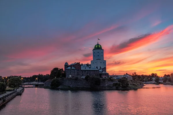 Fortaleza medieval sueca e torre de Santo Olavo do século XIII. Agora está na Rússia perto das fronteiras da Finlândia . — Fotografia de Stock