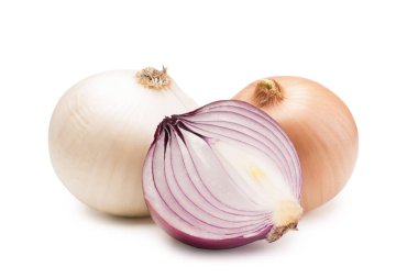 Beyaz arkaplanda soğanlar