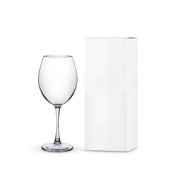 Vaso de vino con embalaje con lugar para texto sobre fondo blanco — Foto de Stock