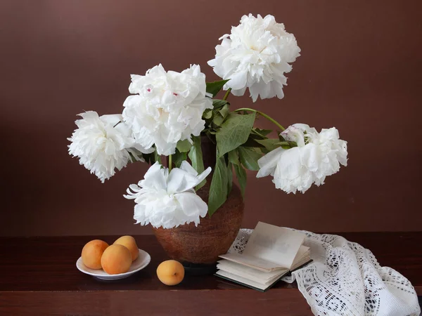 Artistic Classic Still Life White Peony Bouquet Book Fruits Word — Stock Photo, Image