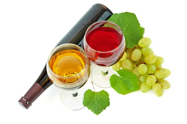 Tasty White Red Wine Glasses Grapes Leaves Isolated White — Stock Photo, Image
