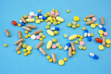 Bir sürü hap ve kapsül geçmişi, eczacılık ilaçları. Coronavirus tedavisi kavramı