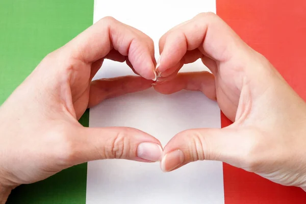이탈리아를 사랑해 이탈리아 국기에 얹는다 Festa Della Repubblica June Italy — 스톡 사진